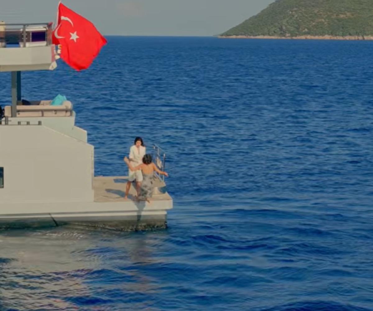Daha 17 de ortalık karıştı! Metres sahnesine yorum yağdı 4
