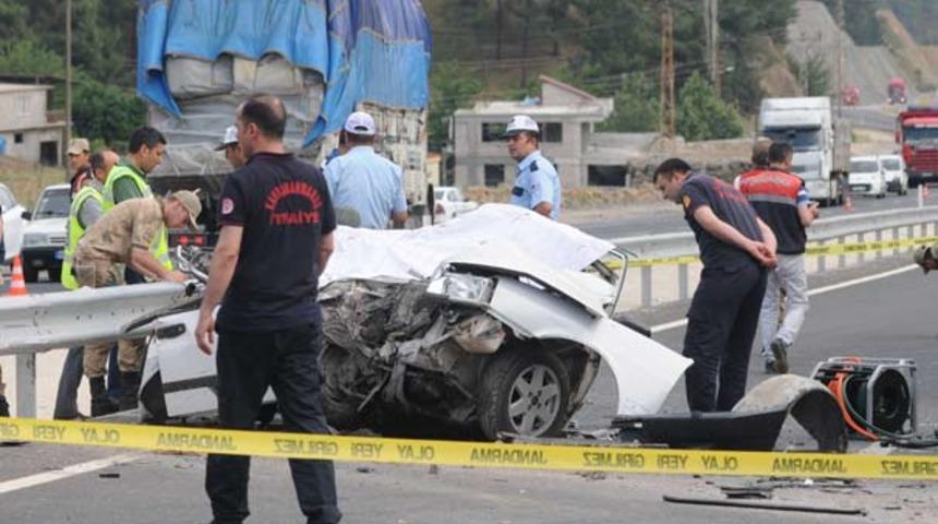 Kahramanmaraş'ta dehşete düşüren kaza! İkiye bölünen araç 3 kadına mezar oldu!