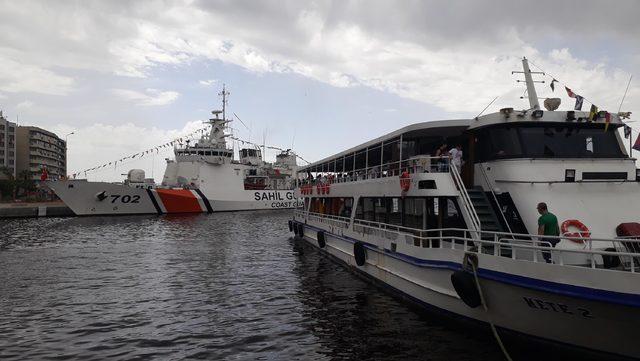 İzmir'de savaş gemileri ziyarete açıldı