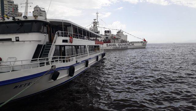 İzmir'de savaş gemileri ziyarete açıldı