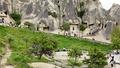 Kapadokya'n�n rengi de�i�ti: Peri bacalar� ye�ile b�r�nd�