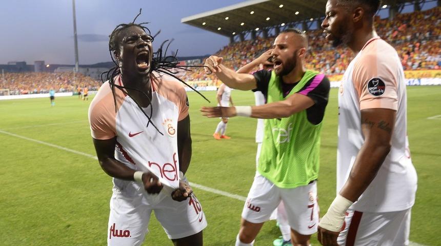 Gomis, Alex'i geride bırakarak T&uuml;rk futbol tarihine ge&ccedil;ti