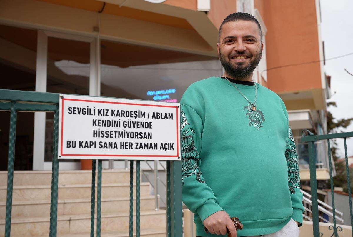 Kapısına yazdığı kadınlarla ilgili yazı şehirde gündem oldu 3