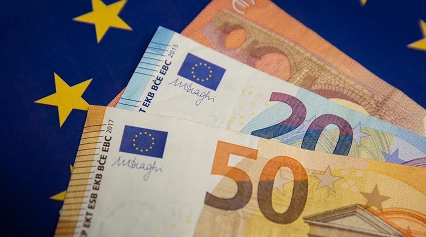 AB nisanda 7 milyar avrodan fazla dış ticaret a&ccedil;ığı verdi