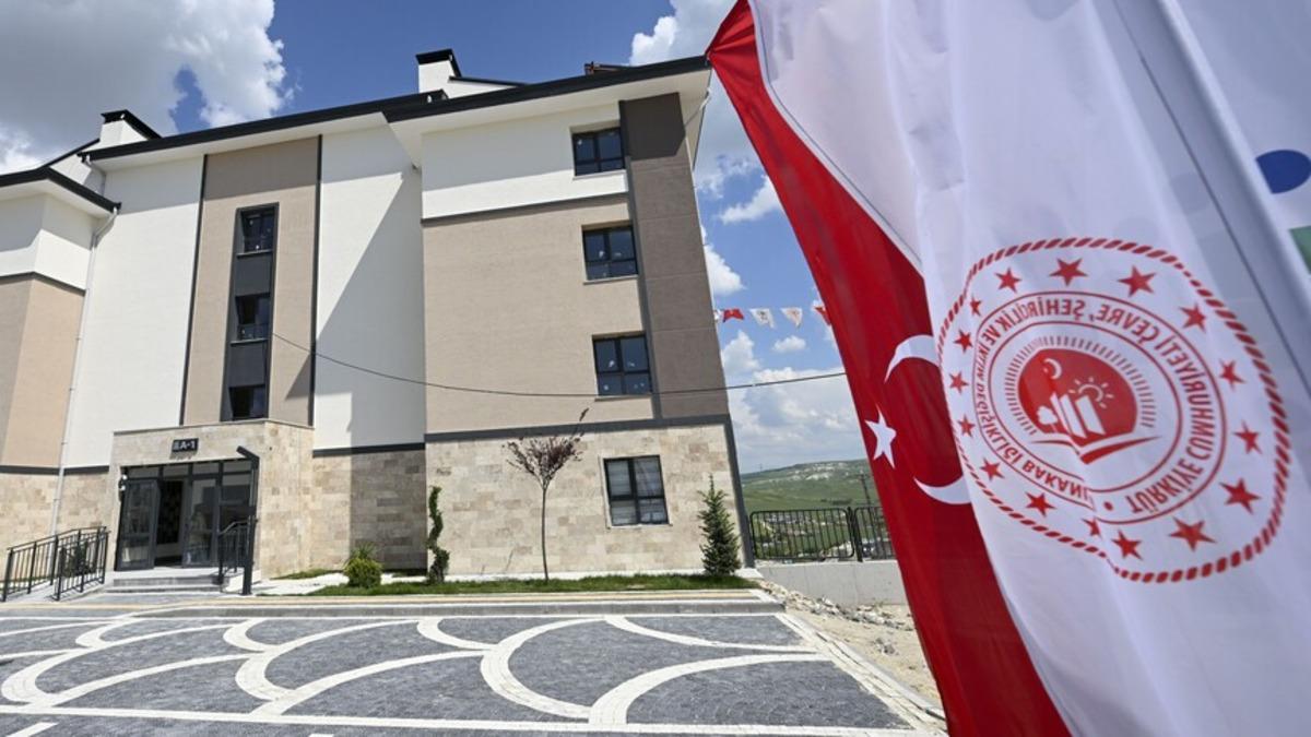 Kamp sandalyesi alıp bankaya koştular: TOKİ konut satışı başladı 1