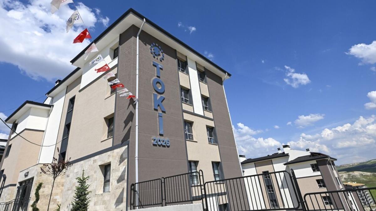 Kamp sandalyesi alıp bankaya koştular: TOKİ konut satışı başladı 2