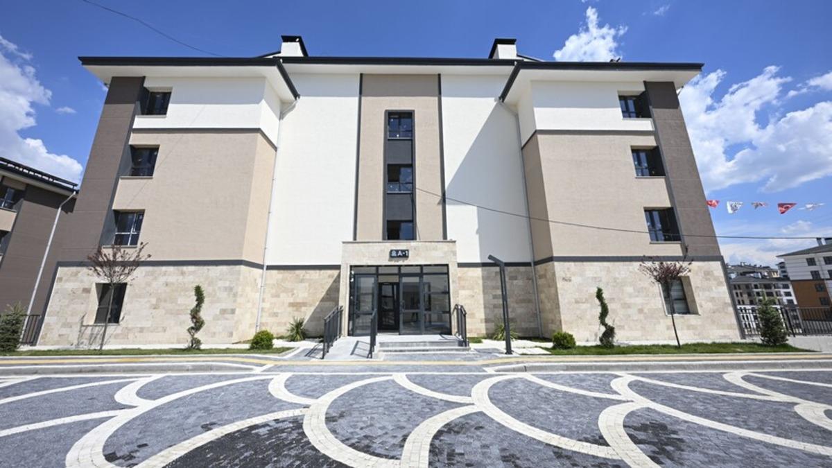 Kamp sandalyesi alıp bankaya koştular: TOKİ konut satışı başladı 3
