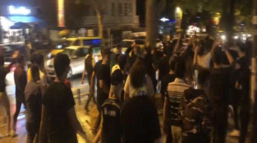 Bağdat Caddesi'nde şampiyonluk kutlaması gerginliği