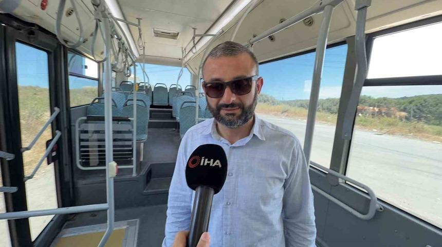 Minib&uuml;s şof&ouml;r&uuml; g&uuml;zerg&acirc;hı bırakıp fenalaşan yolcuyu hastaneye yetiştirdi