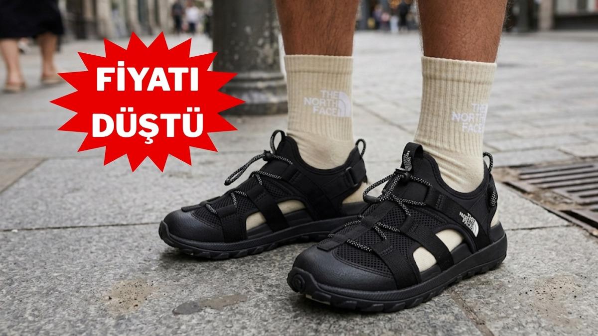 Yaz kombinlerinin vazgeçilmez parçası The North Face sandalet şimdi indirimde