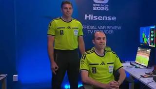 Avustralyalı hakemin el hareketi FIFA'yı harekete ge&ccedil;irdi!