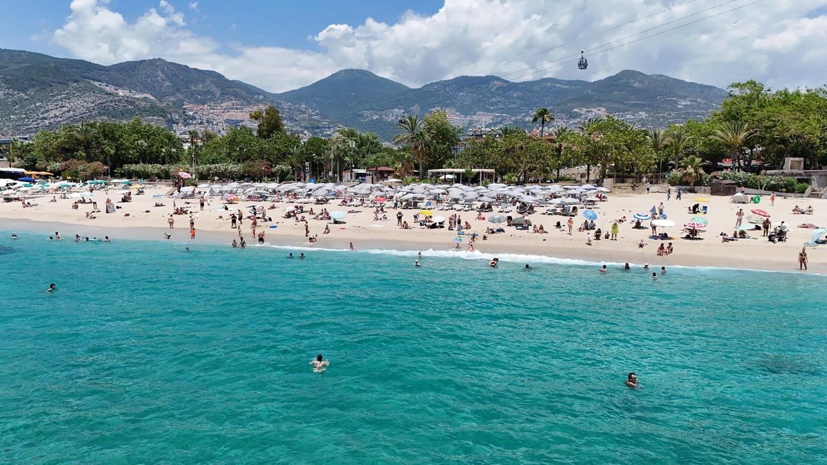 Alanya sahillerinde yaz sıcaklığı başladı 1