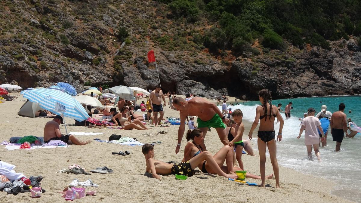 Alanya sahillerinde yaz sıcaklığı başladı 2