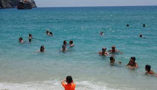 Alanya sahillerinde yaz sıcaklığı başladı