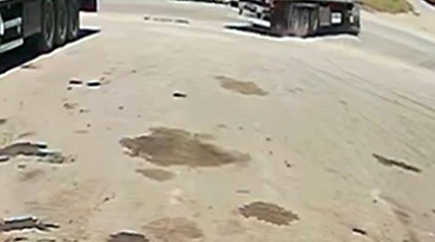 Edirne'de otomobille TIR &ccedil;arpıştı! Yaralılar var