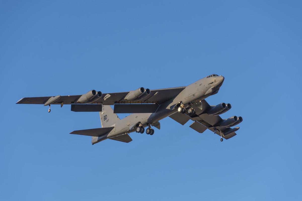 ABD de B-52 ağır bombardıman uçağı düştü! 2