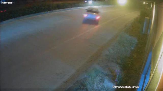 Kontrolden çıkan araç takla attı... O anlar kamerada