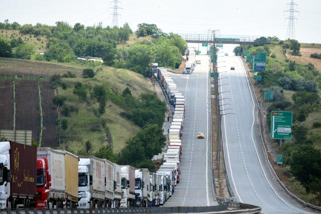 Kapıkule'de TIR kuyruğu 30 kilometreye çıktı