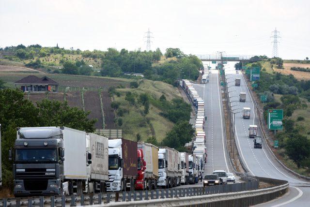 Kapıkule'de TIR kuyruğu 30 kilometreye çıktı