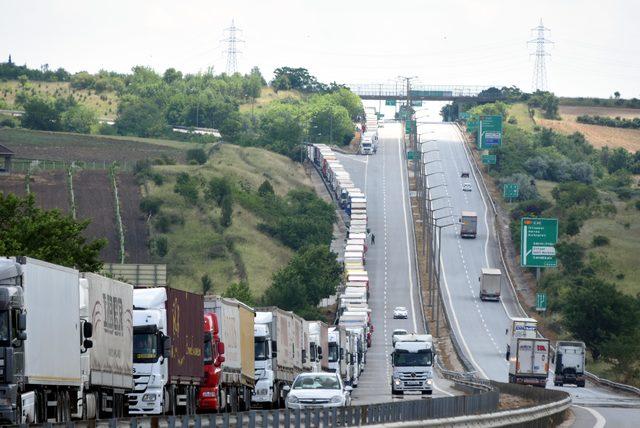 Kapıkule'de TIR kuyruğu 30 kilometreye çıktı