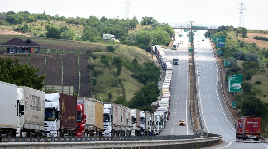Kapıkule'de TIR kuyruğu 30 kilometreye çıktı