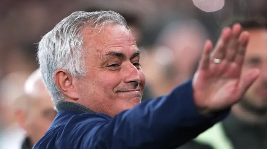 Galatasaray'ın kaderi Jose Mourinho'nun ellerinde! Kararını vermek &uuml;zere