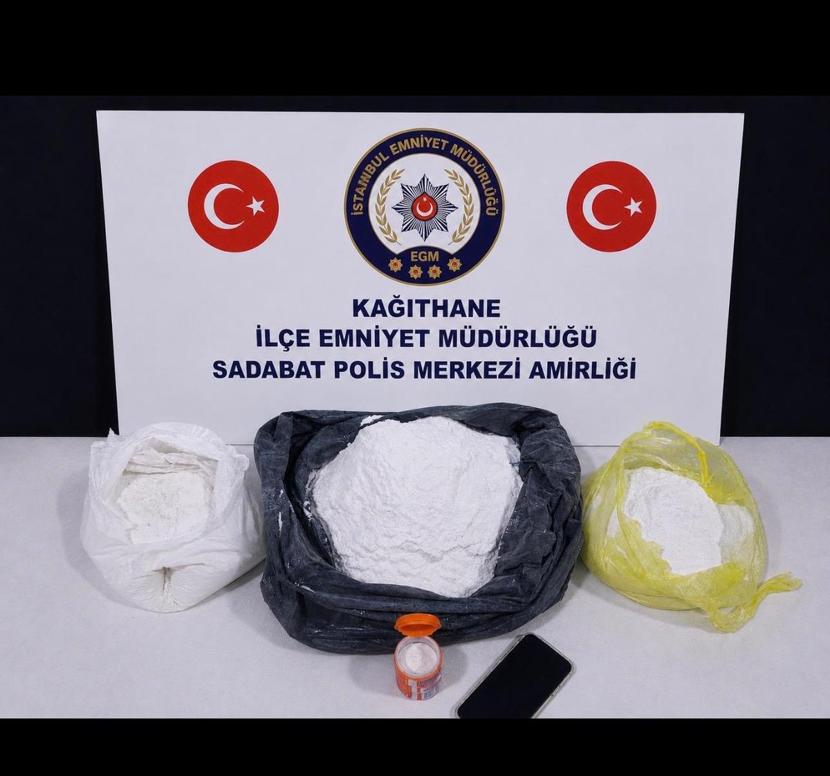 Aile binasından kilolarca uyuşturucu &ccedil;ıktı:  Pe&ccedil;eteye sarıp yutuyoruz  1