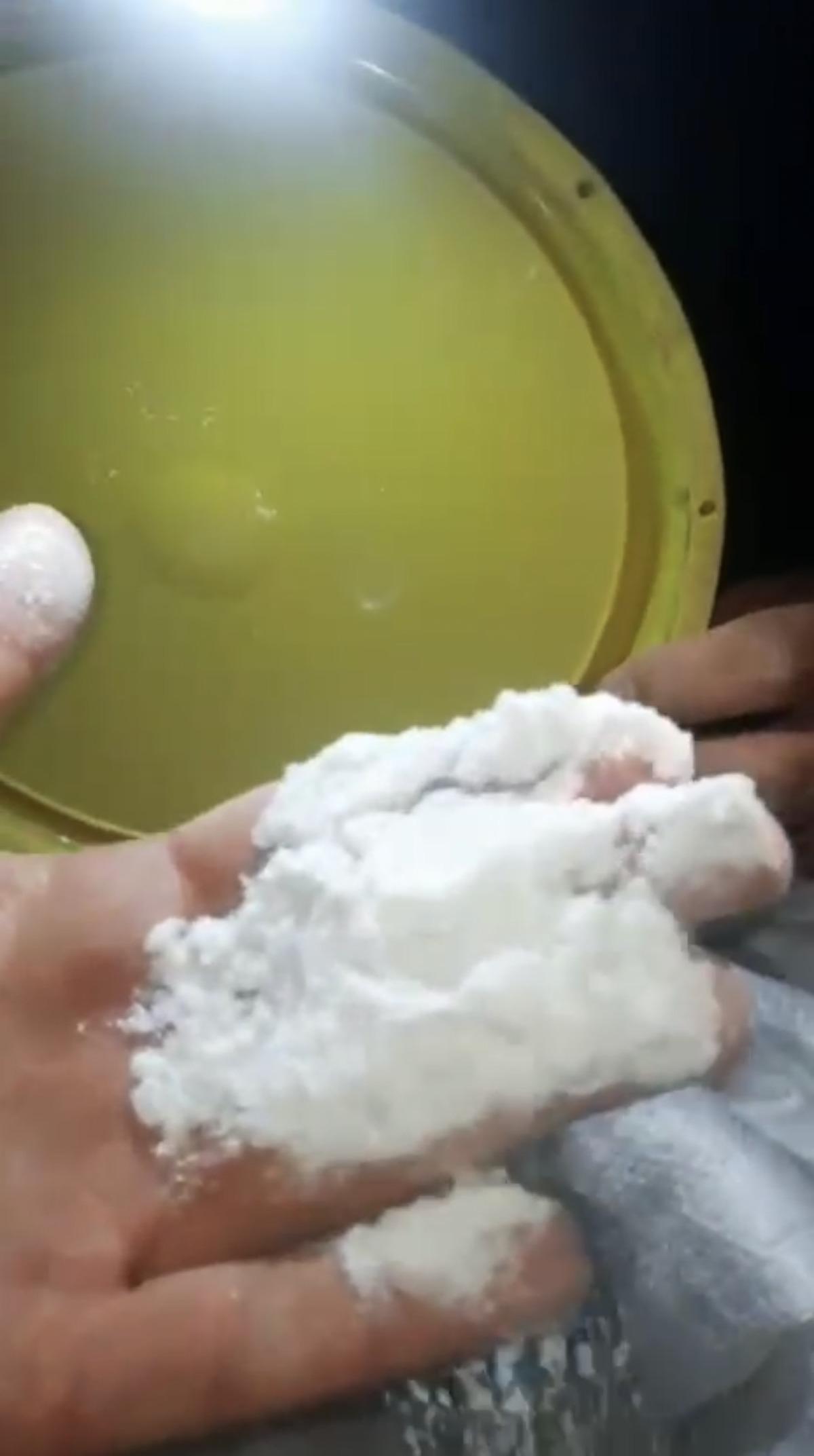 Aile binasından kilolarca uyuşturucu &ccedil;ıktı:  Pe&ccedil;eteye sarıp yutuyoruz  8