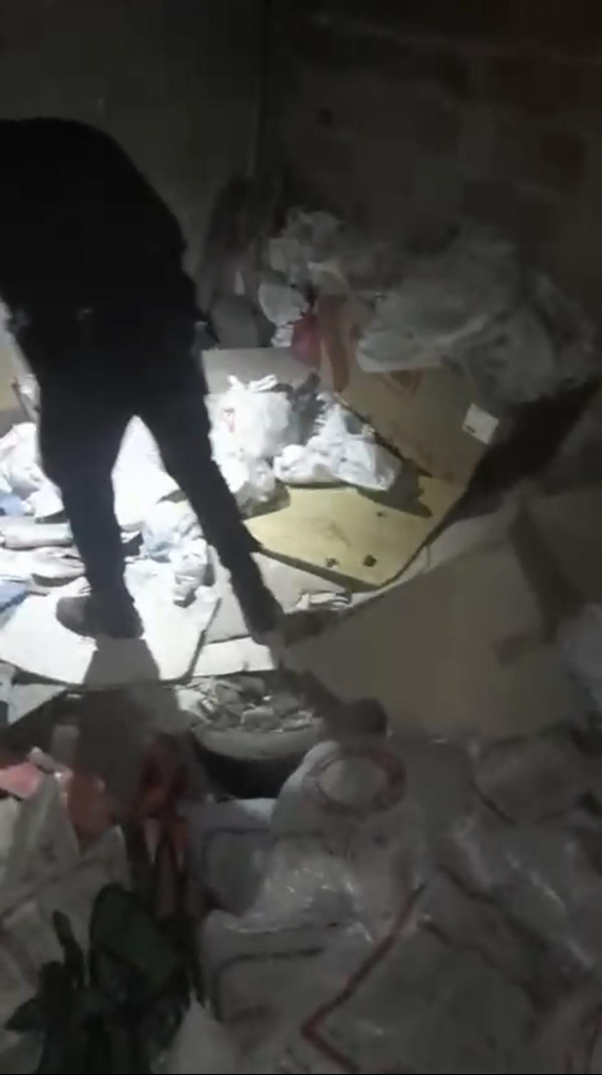 Aile binasından kilolarca uyuşturucu &ccedil;ıktı:  Pe&ccedil;eteye sarıp yutuyoruz  2