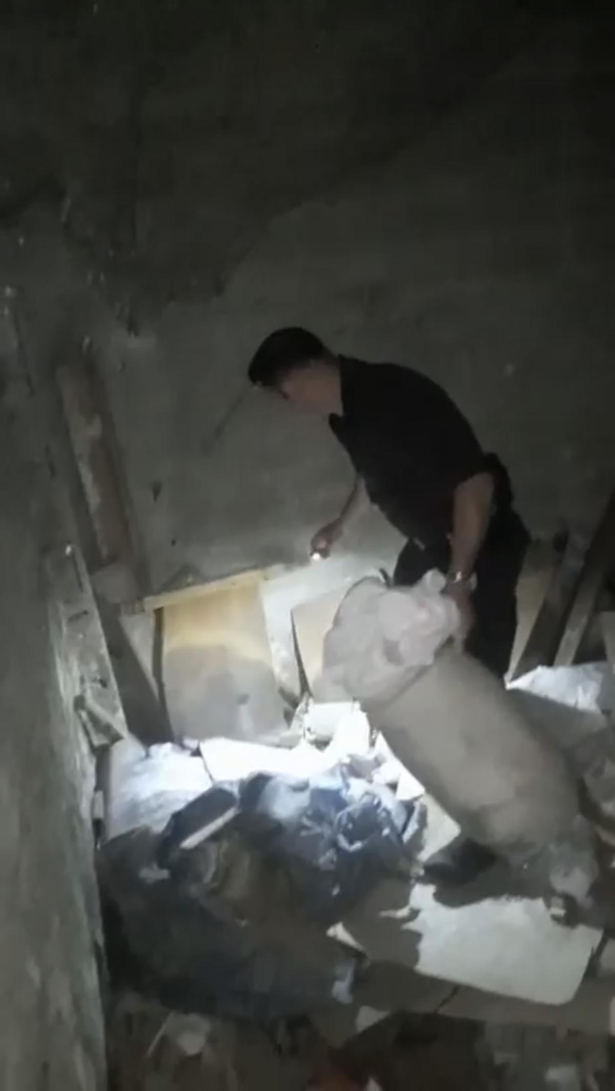Aile binasından kilolarca uyuşturucu &ccedil;ıktı:  Pe&ccedil;eteye sarıp yutuyoruz  3