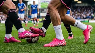 Dünya Kupası’nda futbolcular neden pembe krampon giyiyor? Gerçek ortaya çıktı
