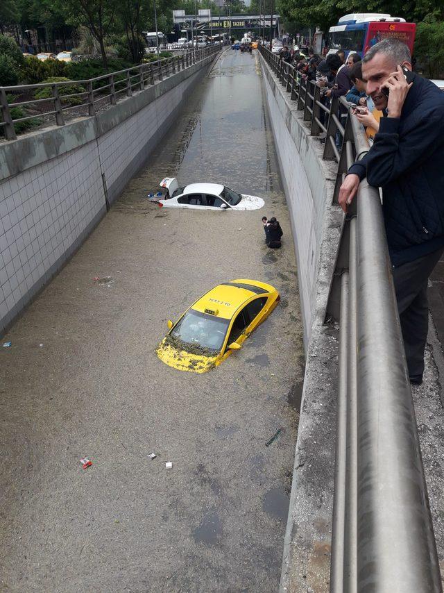 Ankara'yı dolu ve sel vurdu