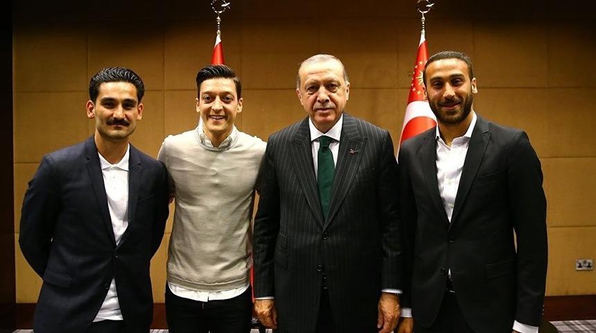 İlber Ortaylı'dan Merkel'e tepki: İşini g&uuml;c&uuml;n&uuml; bırakıyor bu futbolculara saldırıyor