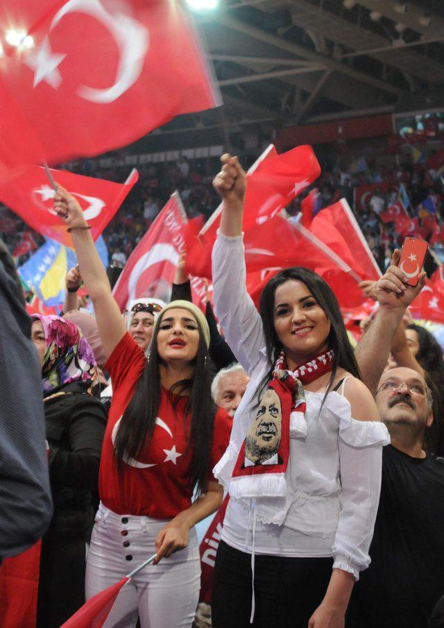 Erdoğan, Saraybosna'da konuştu: Bölmekte kalmıyorlar, birbirimize düşürüyorlar