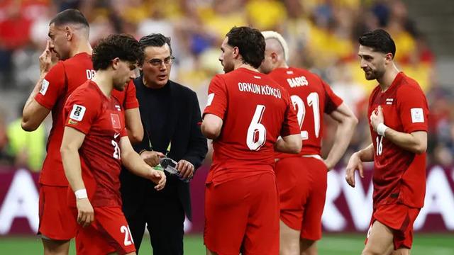 Montella'dan Paraguay öncesi radikal karar! Planlar sil baştan, iki yıldız kulübeye...