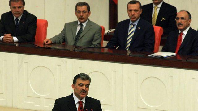 Eski Cumhurbaşkanı Abdullah Gül 28 Ağustos 2007'de TBMM'de yemin ederken.