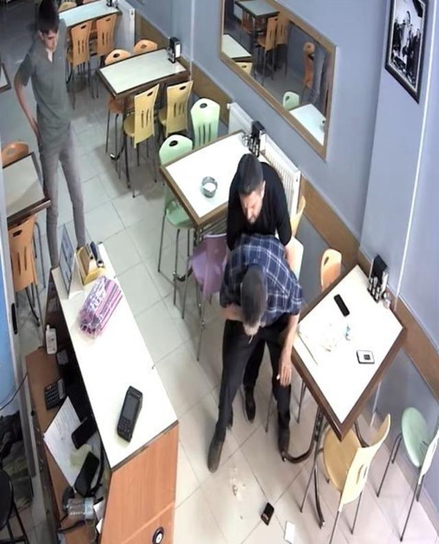 Heimlich manevrası ile boğulmaktan kurtuldu 2