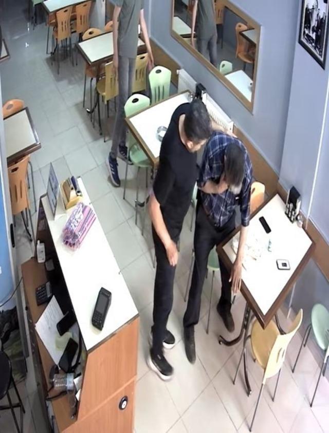 Heimlich manevrası ile boğulmaktan kurtuldu 1