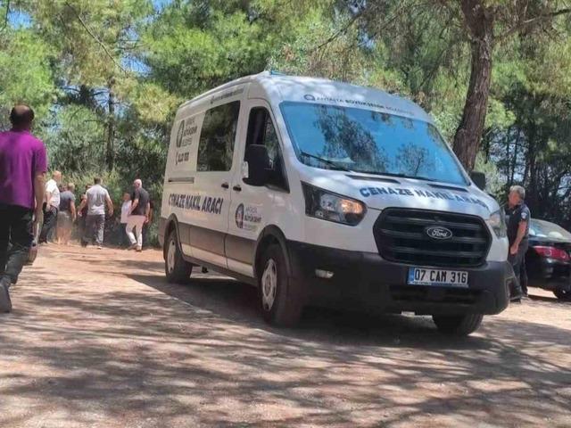 Antalya&rsquo;da ormanlık alanda bir kişinin cansız bedeni bulundu