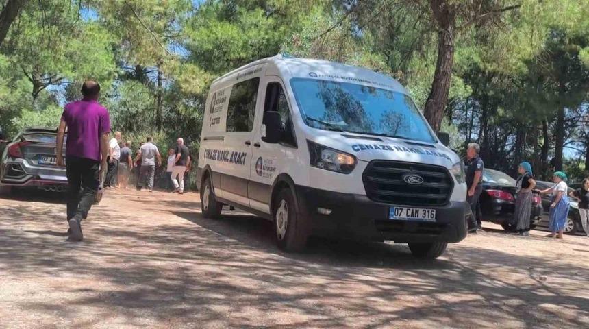 Antalya&rsquo;da ormanlık alanda bir kişinin cansız bedeni bulundu