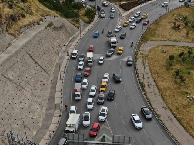 İzmir&rsquo;de ara&ccedil; sayısı 2 milyon 144 bini ge&ccedil;ti 1