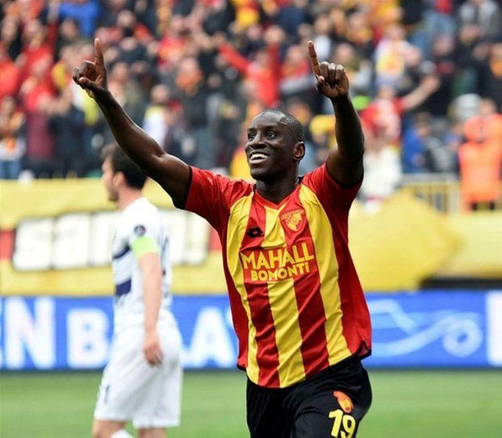 Demba Ba Ahmet Nur Çebi'yle görüşmeye geldi G1
