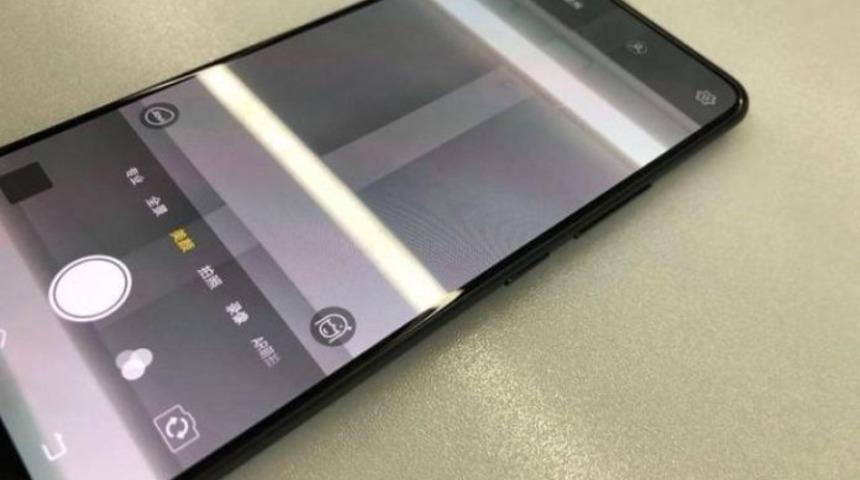 Vivo APEX dikkat &ccedil;ekiyor