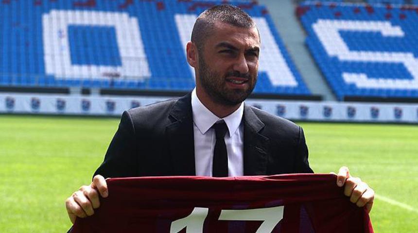 Burak Yılmaz Bafetimbi Gomis'i solladı