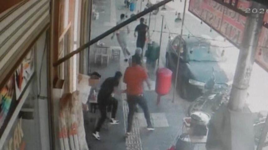 Kilis'te kebap&ccedil;ıda silahlı ve bı&ccedil;aklı kavga: 1 yaralı