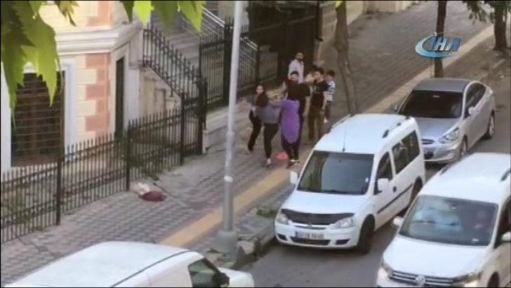  Genç kızlar birbirine girdi! Sokak ortasında saç saça, baş başa kavga... G2