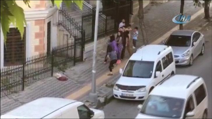  Genç kızlar birbirine girdi! Sokak ortasında saç saça, baş başa kavga... G3