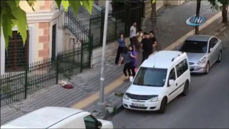  Genç kızlar birbirine girdi! Sokak ortasında saç saça, baş başa kavga... G5