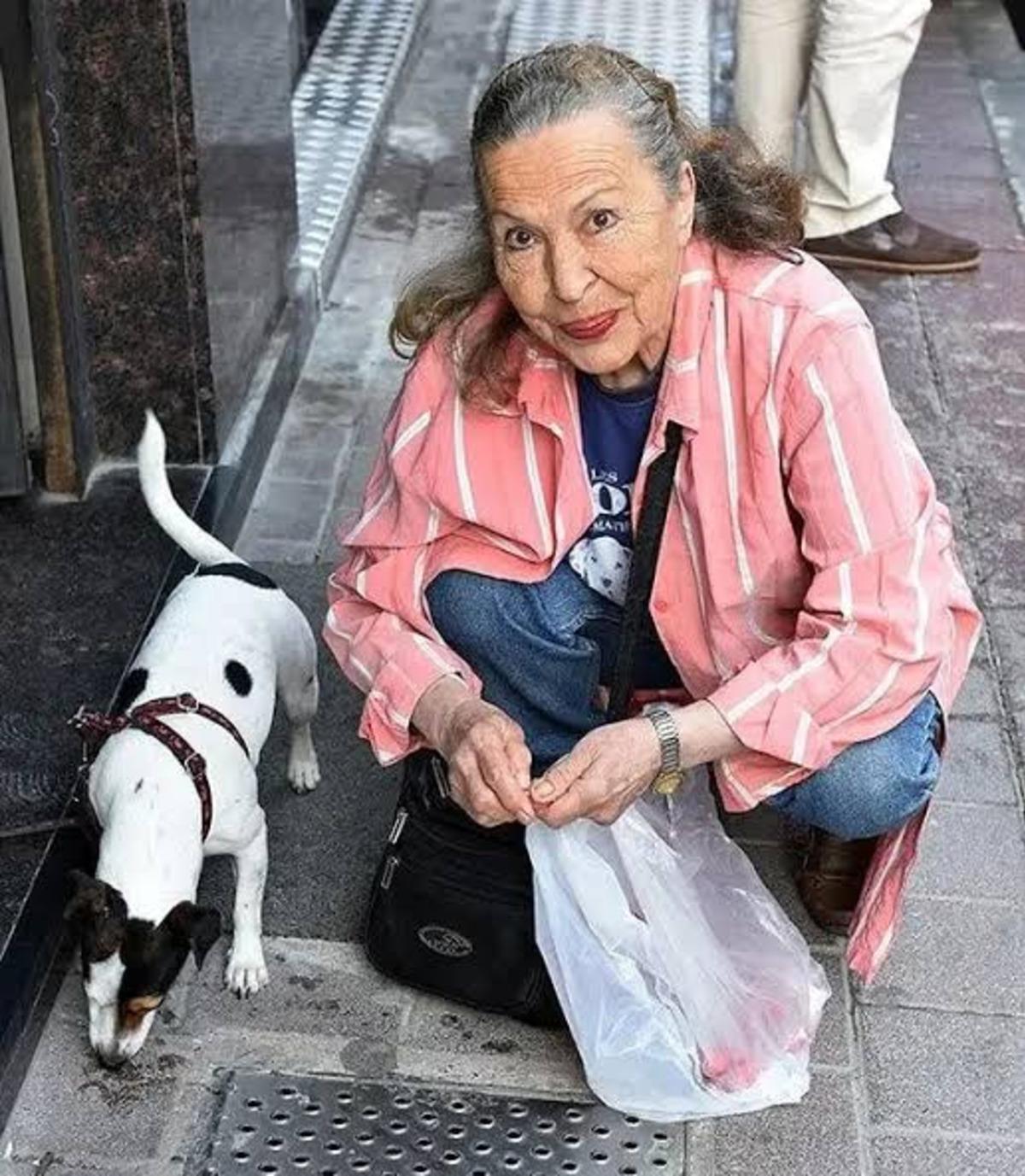 Panter Emel olarak bilinen oyuncu Emel Yıldız hayatını kaybetti 2