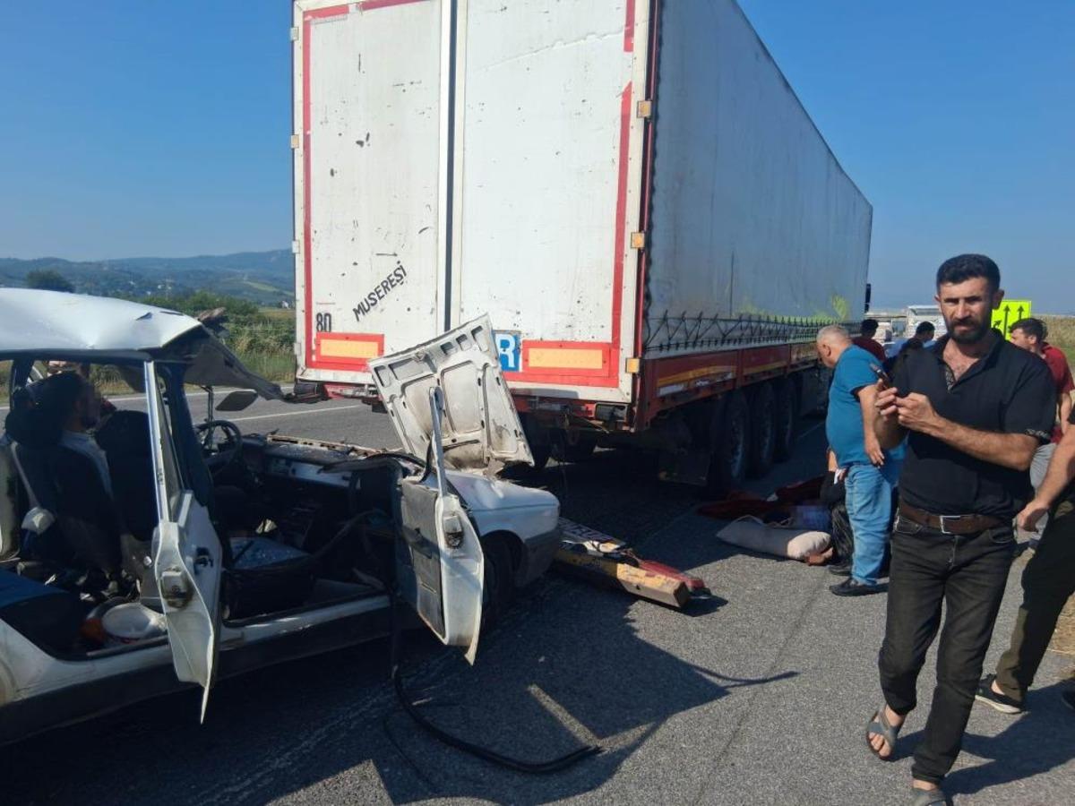 Osmaniye’de otomobil tıra çarptı: 3’ü çocuk 5 yaralı 2